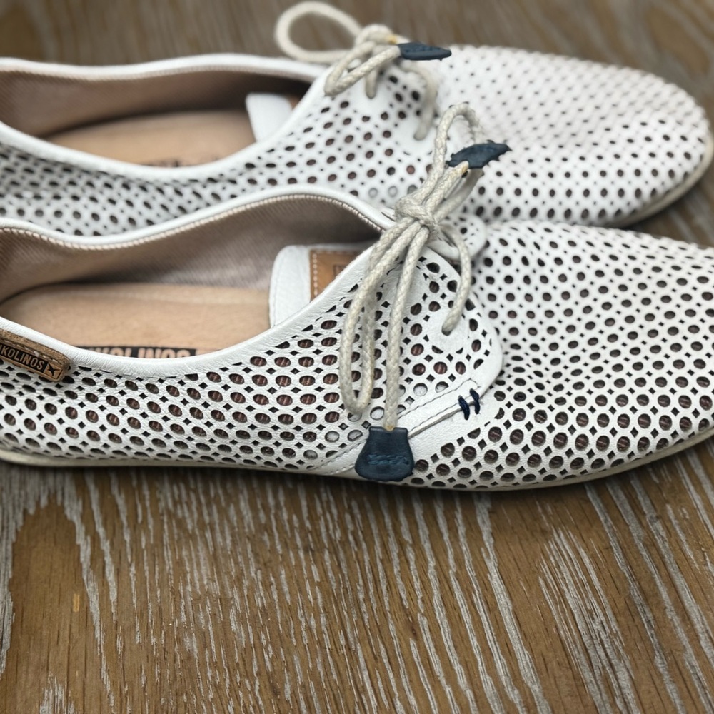 PIKOLINOS Women's White Perforated Lace-Up Flats with Navy Accents
